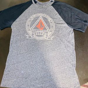 Men’s Large Volcom tee